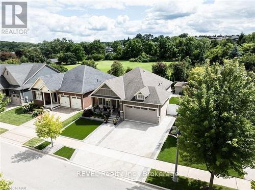 27 Hickory Avenue, Niagara-On-The-Lake (105 - St. Davids), ON - Outdoor With Deck Patio Veranda With Facade