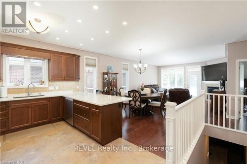 27 Hickory Avenue, Niagara-On-The-Lake (105 - St. Davids), ON - Indoor Photo Showing Kitchen