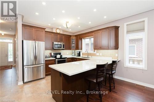 27 Hickory Avenue, Niagara-On-The-Lake (105 - St. Davids), ON - Indoor Photo Showing Kitchen With Stainless Steel Kitchen With Upgraded Kitchen