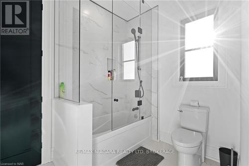 6374 Lucia Drive, Niagara Falls (206 - Stamford), ON - Indoor Photo Showing Bathroom