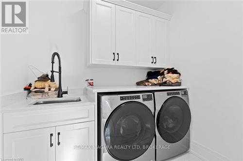 6374 Lucia Drive, Niagara Falls (206 - Stamford), ON - Indoor Photo Showing Laundry Room