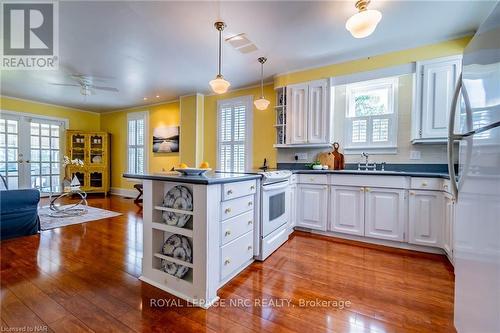 3959 Niagara River Parkway, Fort Erie (327 - Black Creek), ON - Indoor Photo Showing Kitchen