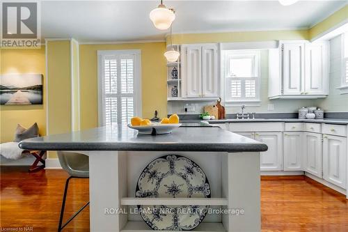 3959 Niagara River Parkway, Fort Erie (327 - Black Creek), ON - Indoor Photo Showing Kitchen