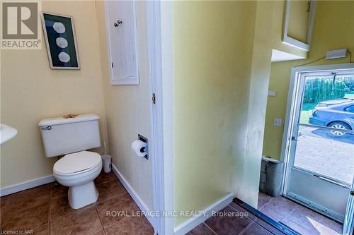 3959 Niagara River Parkway, Fort Erie (327 - Black Creek), ON - Indoor Photo Showing Bathroom