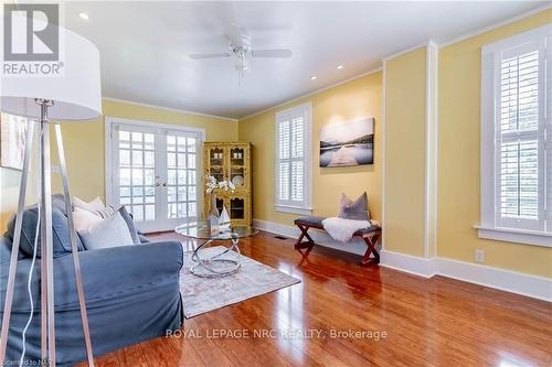 3959 Niagara River Parkway, Fort Erie (327 - Black Creek), ON - Indoor Photo Showing Living Room