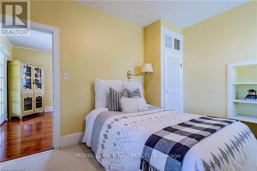 3959 Niagara River Parkway, Fort Erie (327 - Black Creek), ON - Indoor Photo Showing Bedroom