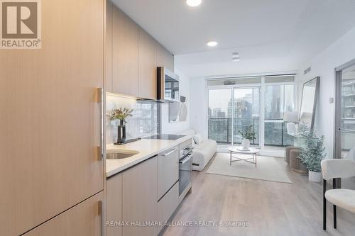 4302 - 38 Widmer Street, Toronto, ON - Indoor Photo Showing Kitchen