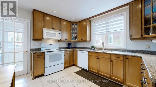 6727 Main Street, Whitchurch-Stouffville, ON - Indoor Photo Showing Kitchen With Double Sink