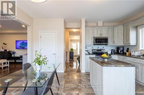 459 Silverwood Avenue, Welland (771 - Coyle Creek), ON - Indoor Photo Showing Kitchen