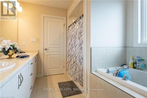 459 Silverwood Avenue, Welland (771 - Coyle Creek), ON - Indoor Photo Showing Bathroom