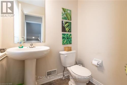 459 Silverwood Avenue, Welland (771 - Coyle Creek), ON - Indoor Photo Showing Bathroom