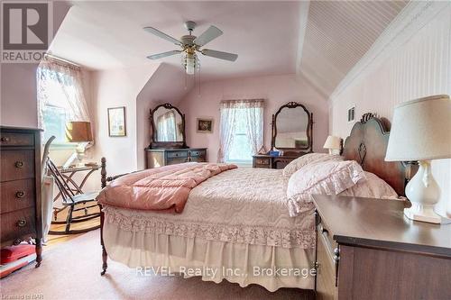 5740 Drummond Road, Niagara Falls (215 - Hospital), ON - Indoor Photo Showing Bedroom