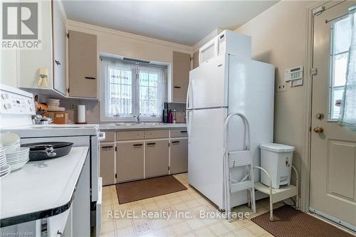 5740 Drummond Road, Niagara Falls (215 - Hospital), ON - Indoor Photo Showing Kitchen