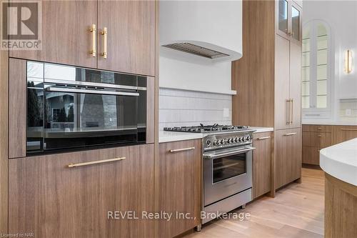 51 Shaws Lane, Niagara-On-The-Lake (101 - Town), ON - Indoor Photo Showing Kitchen