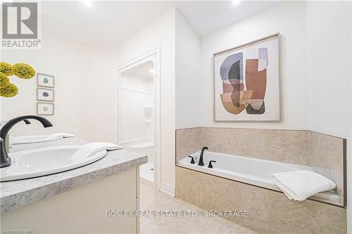 502 Royal Ridge Drive, Fort Erie (335 - Ridgeway), ON - Indoor Photo Showing Bathroom