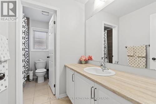 8849 Dogwood Crescent, Niagara Falls (222 - Brown), ON - Indoor Photo Showing Bathroom