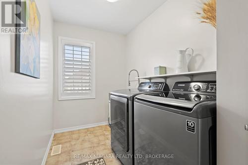 8849 Dogwood Crescent, Niagara Falls (222 - Brown), ON - Indoor Photo Showing Laundry Room