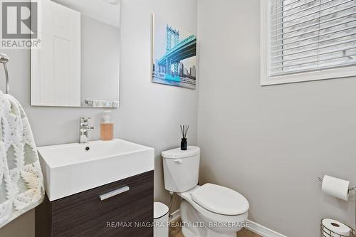 8849 Dogwood Crescent, Niagara Falls (222 - Brown), ON - Indoor Photo Showing Bathroom