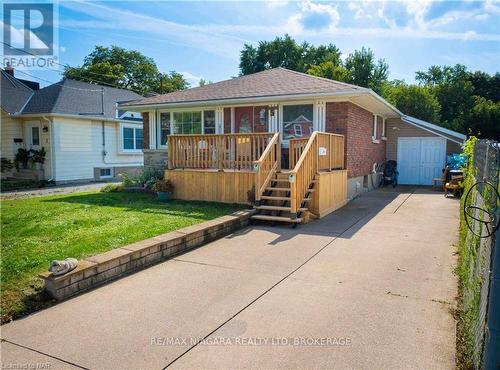 5 St Peter Street, St. Catharines (460 - Burleigh Hill), ON - Outdoor