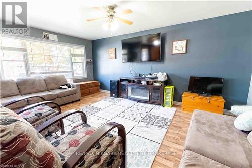 5 St Peter Street, St. Catharines (460 - Burleigh Hill), ON - Indoor Photo Showing Living Room