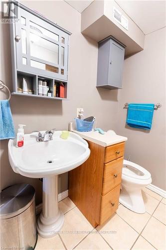 5 St Peter Street, St. Catharines (460 - Burleigh Hill), ON - Indoor Photo Showing Bathroom