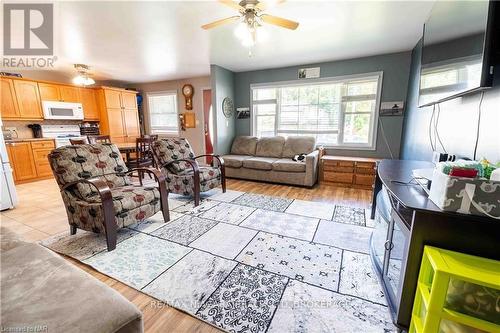 5 St Peter Street, St. Catharines (460 - Burleigh Hill), ON - Indoor Photo Showing Living Room