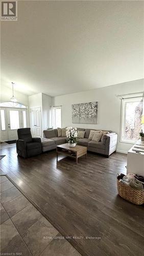 40 Sinclair Street, Southgate (Dundalk), ON - Indoor Photo Showing Living Room