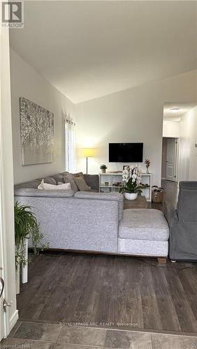 40 Sinclair Street, Southgate (Dundalk), ON - Indoor Photo Showing Living Room