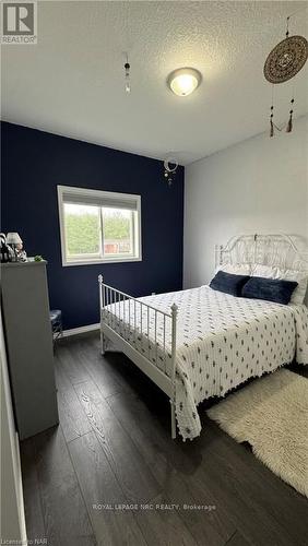 40 Sinclair Street, Southgate (Dundalk), ON - Indoor Photo Showing Bedroom