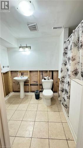 40 Sinclair Street, Southgate (Dundalk), ON - Indoor Photo Showing Bathroom