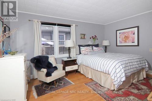 4046 Victoria Road, Fort Erie (337 - Crystal Beach), ON - Indoor Photo Showing Bedroom