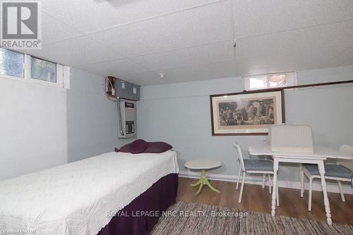 4046 Victoria Road, Fort Erie (337 - Crystal Beach), ON - Indoor Photo Showing Bedroom