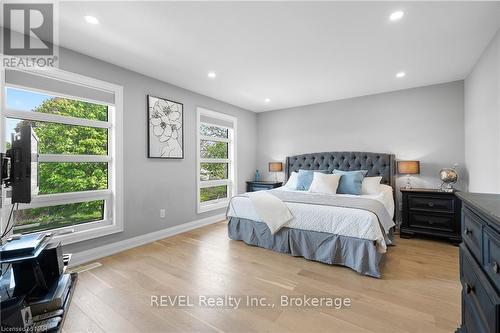 10 Leeson Street, St. Catharines (460 - Burleigh Hill), ON - Indoor Photo Showing Bedroom