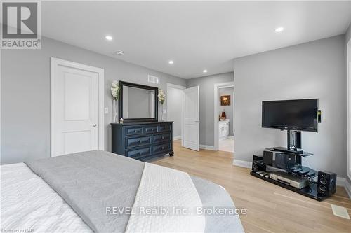 10 Leeson Street, St. Catharines (460 - Burleigh Hill), ON - Indoor Photo Showing Bedroom