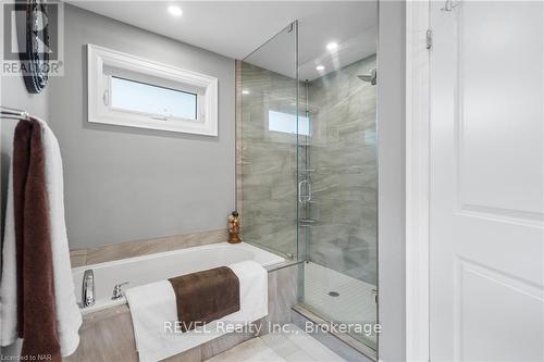 10 Leeson Street, St. Catharines (460 - Burleigh Hill), ON - Indoor Photo Showing Bathroom