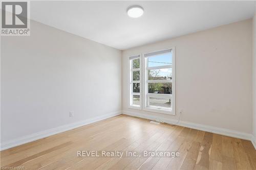 10 Leeson Street, St. Catharines (460 - Burleigh Hill), ON - Indoor Photo Showing Other Room