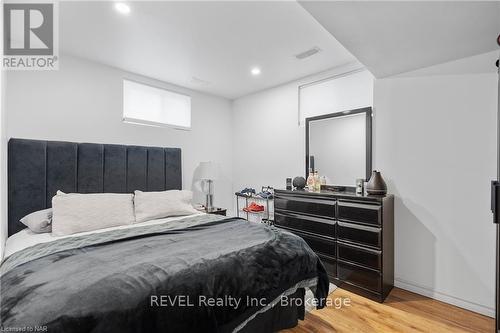 10 Leeson Street, St. Catharines (460 - Burleigh Hill), ON - Indoor Photo Showing Bedroom