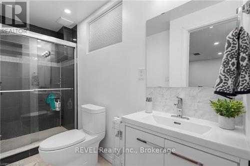 10 Leeson Street, St. Catharines (460 - Burleigh Hill), ON - Indoor Photo Showing Bathroom