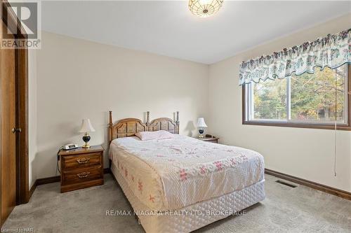 142 Welland Road, Pelham (662 - Fonthill), ON - Indoor Photo Showing Bedroom