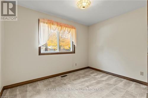 142 Welland Road, Pelham (662 - Fonthill), ON - Indoor Photo Showing Other Room