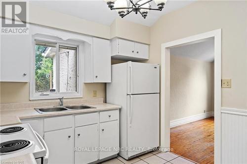 59 Wellington Street, St. Catharines (451 - Downtown), ON - Indoor Photo Showing Kitchen With Double Sink