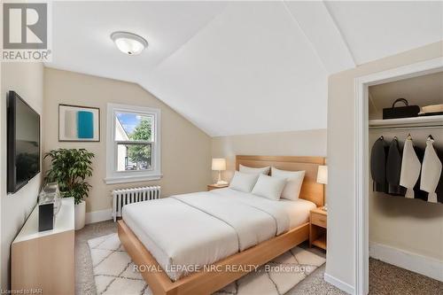 59 Wellington Street, St. Catharines (451 - Downtown), ON - Indoor Photo Showing Bedroom