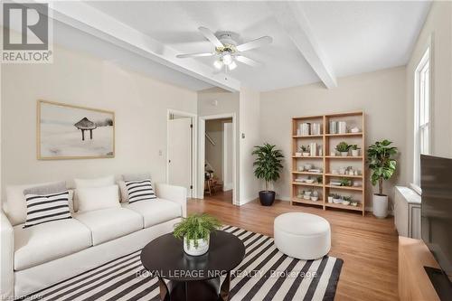 59 Wellington Street, St. Catharines (451 - Downtown), ON - Indoor Photo Showing Living Room