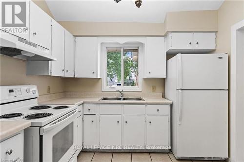 59 Wellington Street, St. Catharines (451 - Downtown), ON - Indoor Photo Showing Kitchen With Double Sink