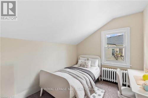 59 Wellington Street, St. Catharines (451 - Downtown), ON - Indoor Photo Showing Bedroom