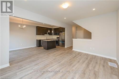 61 - 4552 Portage Road, Niagara Falls (211 - Cherrywood), ON - Indoor Photo Showing Kitchen