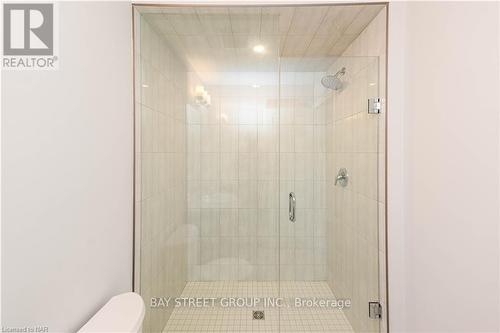 61 - 4552 Portage Road, Niagara Falls (211 - Cherrywood), ON - Indoor Photo Showing Bathroom