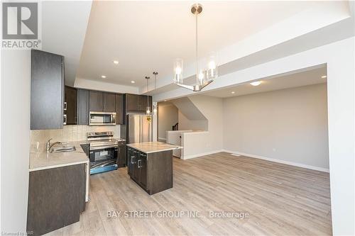 61 - 4552 Portage Road, Niagara Falls (211 - Cherrywood), ON - Indoor Photo Showing Kitchen