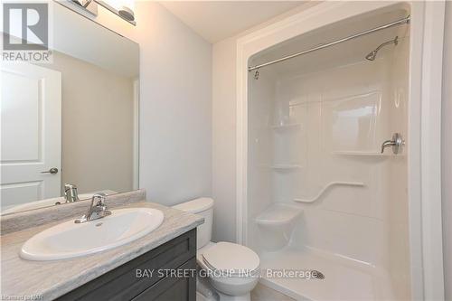 61 - 4552 Portage Road, Niagara Falls (211 - Cherrywood), ON - Indoor Photo Showing Bathroom