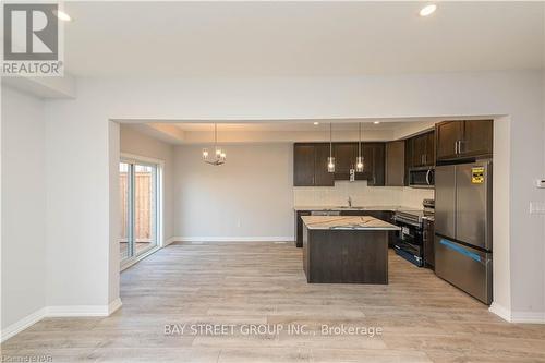 61 - 4552 Portage Road, Niagara Falls (211 - Cherrywood), ON - Indoor Photo Showing Kitchen